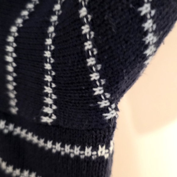 Women's Sz L Striped Navy and White Sweater - Picture 8 of 11